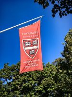 Flagge von Harvard &ndash; &copy; Simone Willner (Eberhardt TRAVEL)