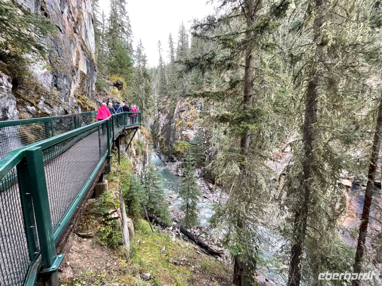 Spaziergang im Johnsten Canyon &ndash; &copy; Jacob Spangenberg (Eberhardt TRAVEL)