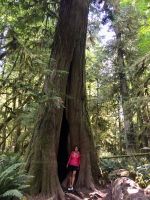 Die Reiseleiterin ist echt klein &ndash; &copy; Elisabeth Fox-Maerki (Eberhardt TRAVEL)