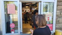 Singlereise Kanada - Kaffeepause am Tim Hortons in Clearwater &ndash; &copy; Franziska Bergmann (Eberhardt TRAVEL)