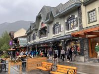 Banff im Regen (2) &ndash; &copy; Thomas Krupp (Eberhardt TRAVEL)