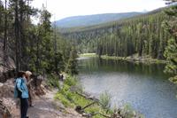 Spaziergang am Portal Lake &ndash; &copy; Kristin Weigel (Eberhardt TRAVEL)