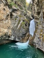 Johnston Canyon Wasserfall &ndash; &copy; Elisabeth Fox-Maerki (Eberhardt TRAVEL)