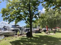 4. Reisetag – Von Québec nach Ottawa – Mittagspause im Château Montebello – Yachthafen am Ottawa River &ndash; &copy; Andreas Wolfsteller (Eberhardt TRAVEL)