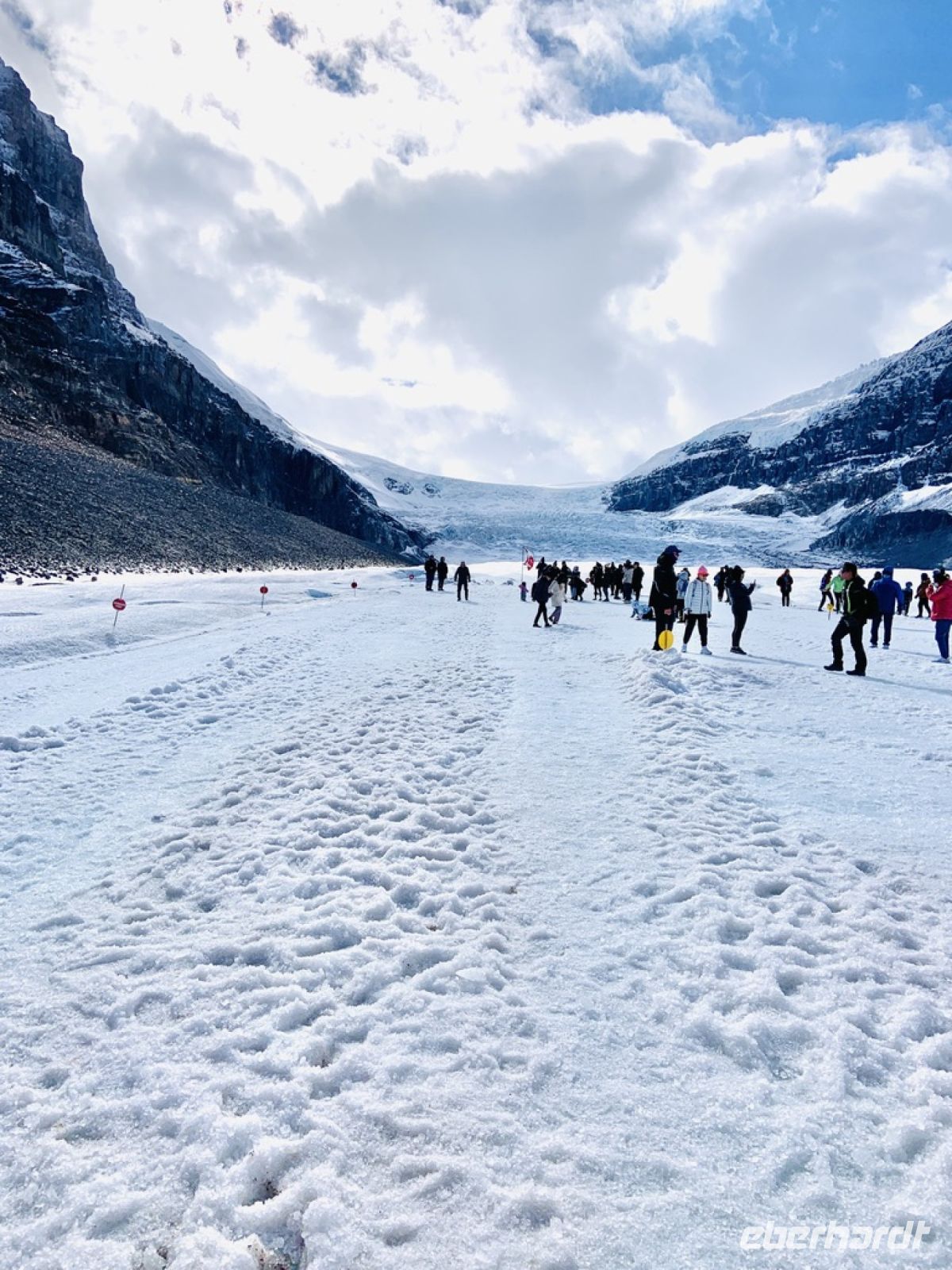 auf dem Atabasca-Gletscher.jpeg &ndash; &copy; Birgit Kirchner (Eberhardt TRAVEL)