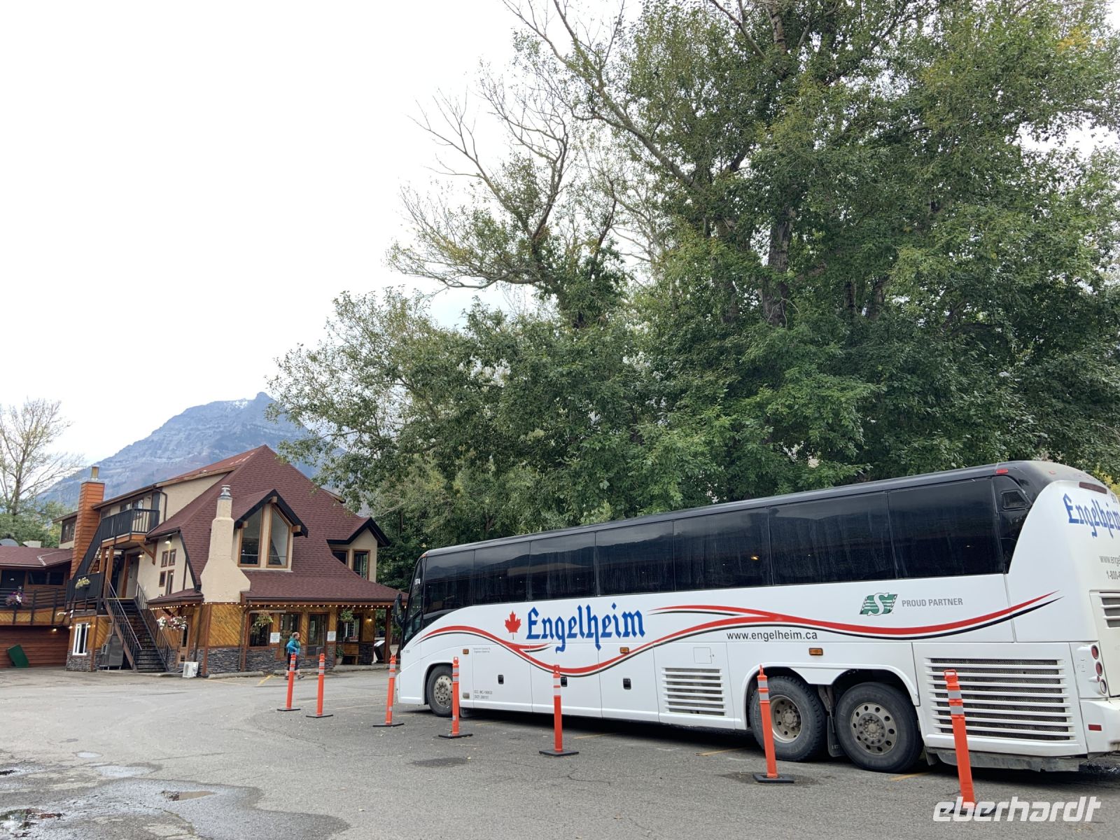 am Hotel in Waterton.JPG &ndash; &copy; Birgit Kirchner (Eberhardt TRAVEL)