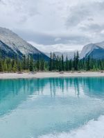 Maligne Lake mit Gletscher im Hintergrund.jpeg &ndash; &copy; Birgit Kirchner (Eberhardt TRAVEL)