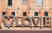 Destillery District in LOVE &ndash; &copy; Marieta Beck (Eberhardt TRAVEL)