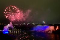 Beleuchtung + Feuerwerk alles zu meinem Geburtstag ? &ndash; &copy; Elisabeth Fox-Maerki (Eberhardt TRAVEL)