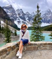 Elisabeth am Moraine Lake &ndash; &copy; Elisabeth Fox-Maerki (Eberhardt TRAVEL)