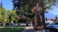Hope, Kettensägenkunst, Rambo  &ndash; &copy; Monika Cortese (Eberhardt TRAVEL)