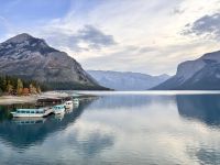 Lake Minnewanka, Banff NP &ndash; &copy; Sabine Reckord (Eberhardt TRAVEL)