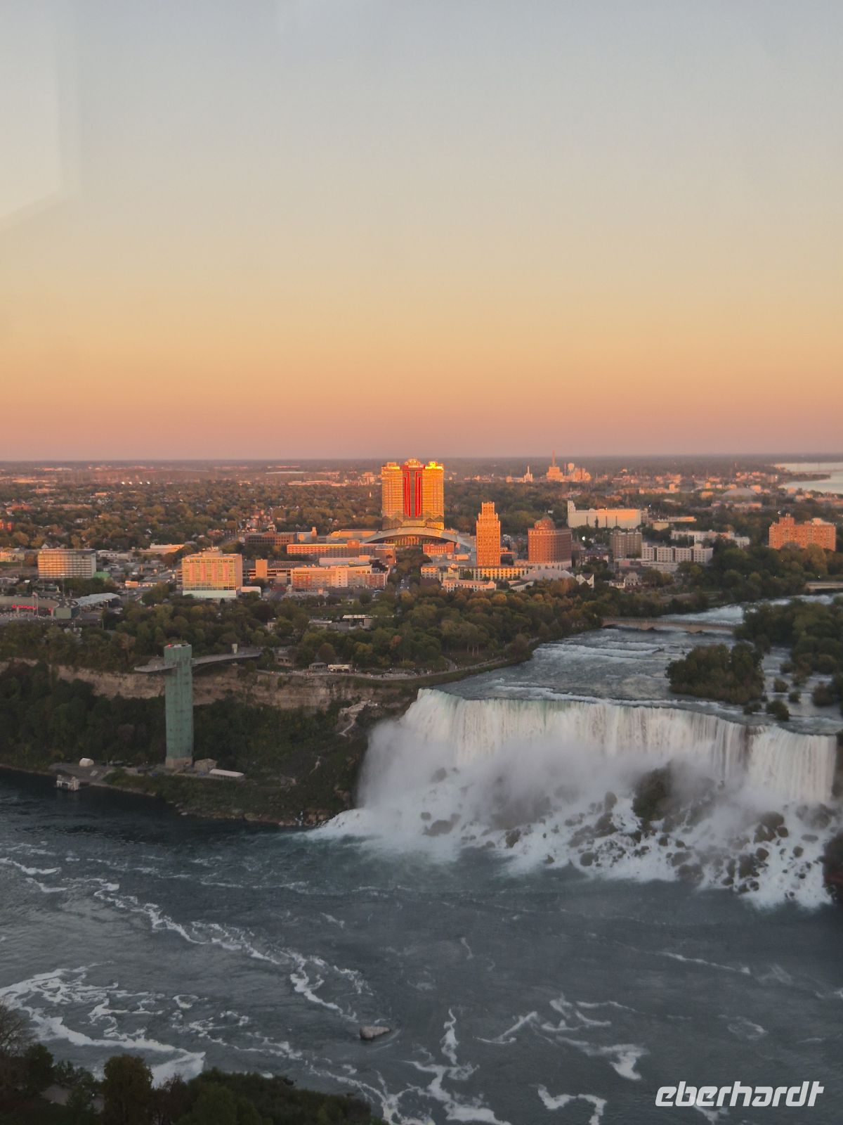 Niagarafälle vom Skylontower - Kanada  &ndash; &copy; Marie Dittrich (Eberhardt TRAVEL)