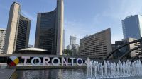 Stadtrundfahrt durch Toronto - Besuch des Rathaus &ndash; &copy; Jacob Spangenberg (Eberhardt TRAVEL)