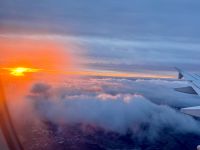 1. Tag: Sonnenaufgang während des Flugs von Leipzig nach Frankfurt &ndash; &copy; Andreas Wolfsteller (Eberhardt TRAVEL)