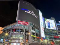 5. Tag: Abendspaziergang durch Toronto – Leuchtreklamen am Sankofa Square &ndash; &copy; Andreas Wolfsteller (Eberhardt TRAVEL)
