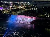 7. Tag: Niagara Falls – American Falls vom Skylon Tower bei Nacht &ndash; &copy; Andreas Wolfsteller (Eberhardt TRAVEL)