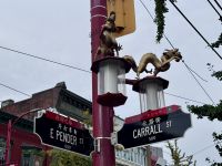 17. Tag: Stadtrundfahrt Vancouver – Straßenschilder in Chinatown &ndash; &copy; Andreas Wolfsteller (Eberhardt TRAVEL)