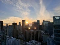 18. Tag: Abschiedsabend in Vancouver – Aussicht vom Drehrestaurant – Sonnenuntergang über der Downtown &ndash; &copy; Andreas Wolfsteller (Eberhardt TRAVEL)