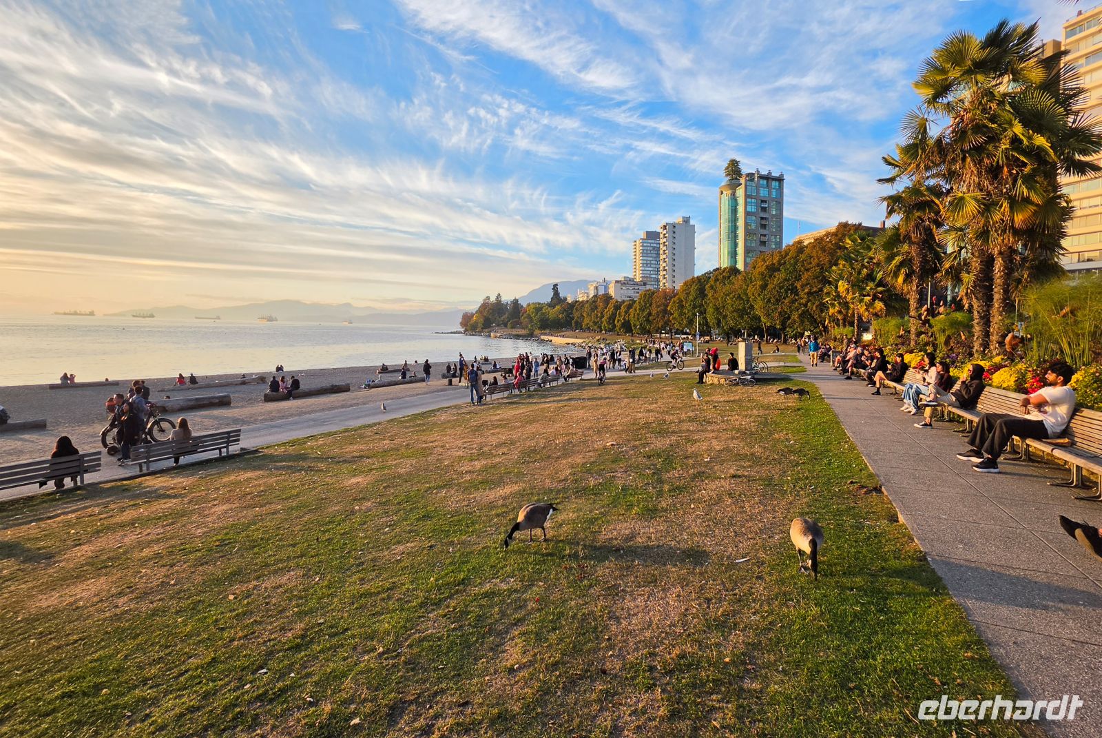 Abendspaziergang in Vancouver an der English Bay &ndash; &copy; Kristin Weigel (Eberhardt TRAVEL)