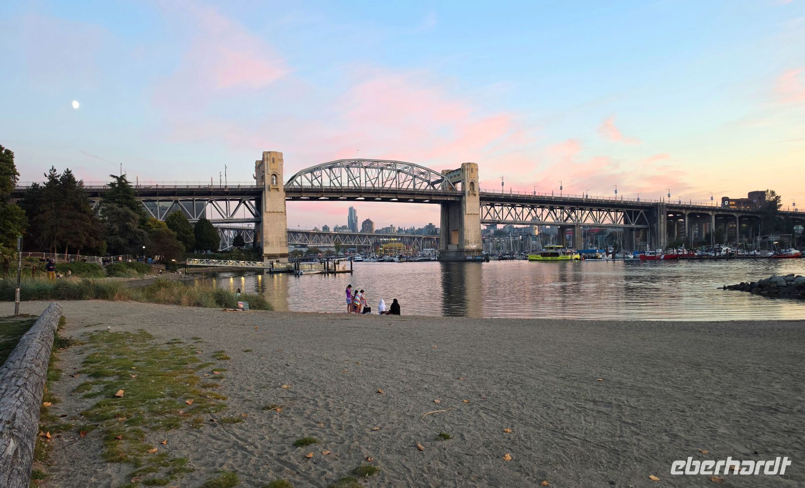 Burrard Bridge in Vancouver am Abend &ndash; &copy; Kristin Weigel (Eberhardt TRAVEL)