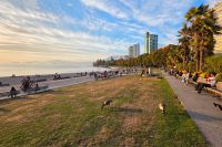 Abendspaziergang in Vancouver an der English Bay &ndash; &copy; Kristin Weigel (Eberhardt TRAVEL)