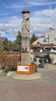 Holzskulptur der First Nations im Stadtzentrum von Whistler &ndash; &copy; Kristin Weigel (Eberhardt TRAVEL)