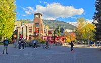 Brauhaus und Mount Whistler &ndash; &copy; Kristin Weigel (Eberhardt TRAVEL)