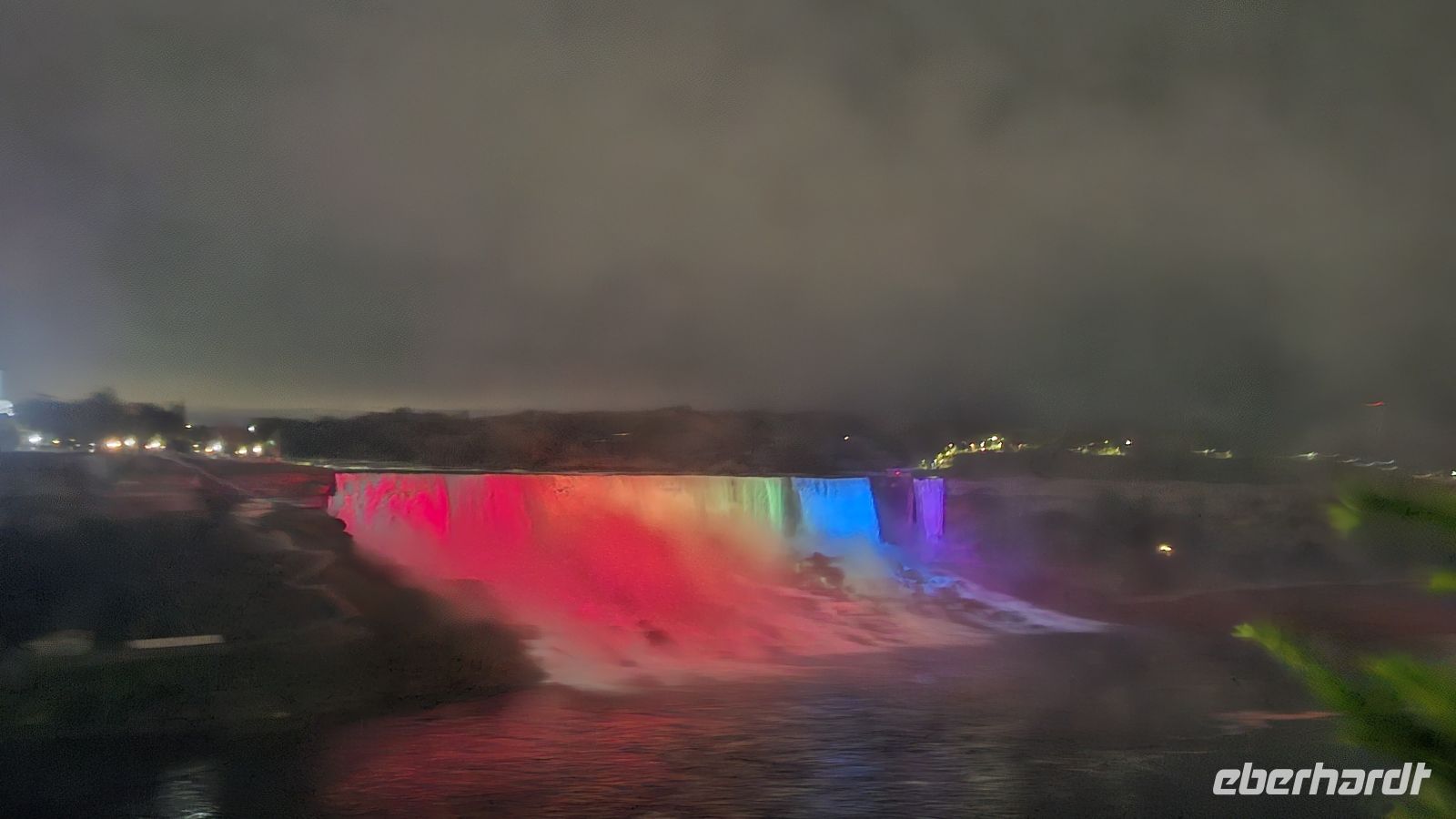Beleuchtete Niagarafälle bei Nacht.jpg &ndash; &copy; Katja Haubold (Eberhardt TRAVEL)