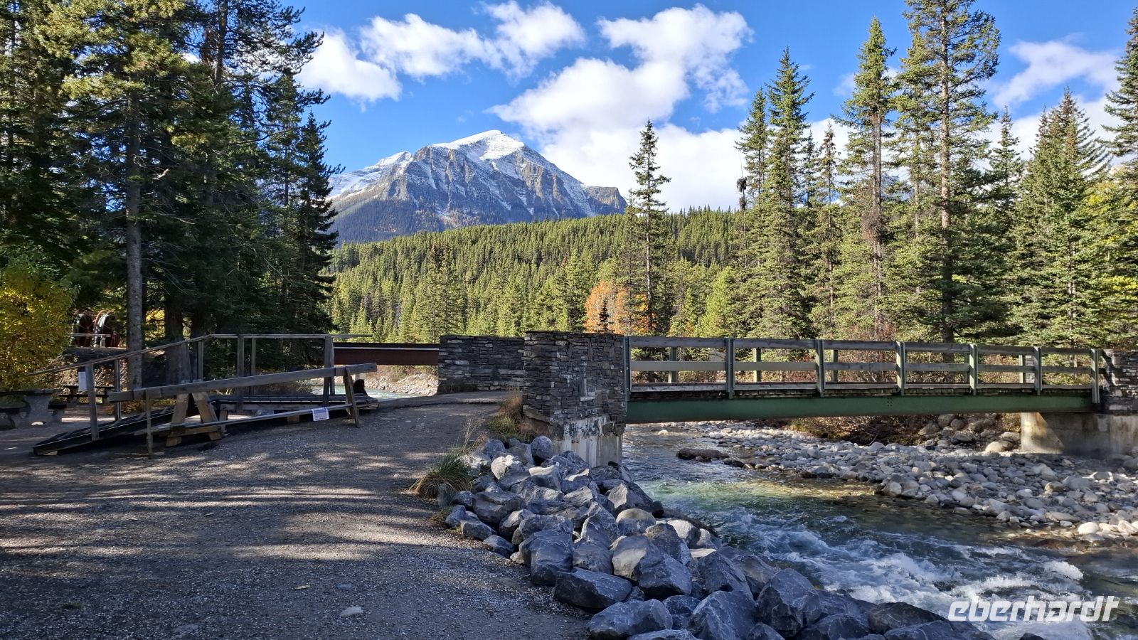 Brücke am Lake Louise Visitor Center.jpg &ndash; &copy; Katja Haubold (Eberhardt TRAVEL)