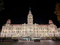 180) Parlament, Abendliches Quebec, Kanada &ndash; &copy; Teresa Rumpel (Eberhardt TRAVEL)