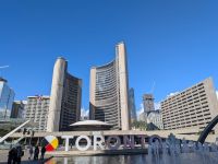 391) Neues Rathaus mit Schriftzug Toronto, Kanada &ndash; &copy; Teresa Rumpel (Eberhardt TRAVEL)