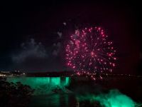 466) Feuerwerk an den Niagarafällen, Kanada &ndash; &copy; Teresa Rumpel (Eberhardt TRAVEL)