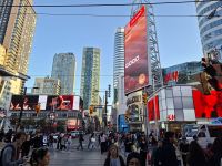 auf der Young Street Toronto &ndash; &copy; Gunter Looß (Eberhardt TRAVEL)