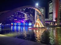 Nachts auf dem Nathan Pillips Square &ndash; &copy; Gunter Looß (Eberhardt TRAVEL)