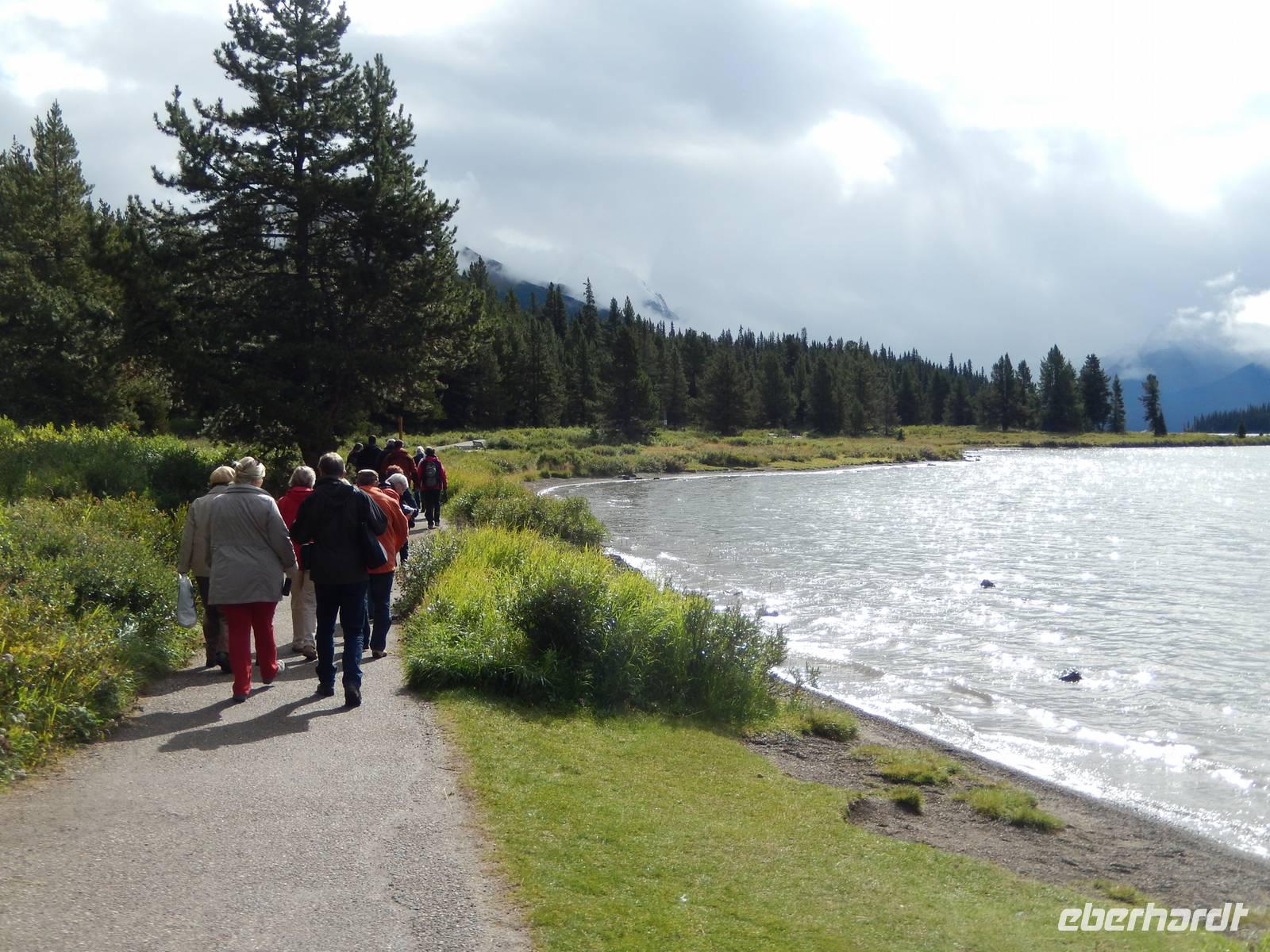 am Maligne Lake &ndash; &copy; Manuela Kreuz (Eberhardt TRAVEL)