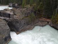 Unser Fahrer Goran auf der Natural Bridge &ndash; &copy; Manuela Kreuz (Eberhardt TRAVEL)