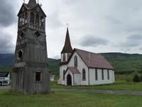 Kirche mit Glockenturm in Kitwanga &ndash; &copy; Elisabeth Fox-Maerki (Eberhardt TRAVEL)