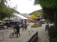 Whistler Dorfplatz &ndash; &copy; Elisabeth Fox-Maerki (Eberhardt TRAVEL)