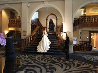 Die Braut im Chateau Lake Louise &ndash; &copy; Elisabeth Fox-Maerki (Eberhardt TRAVEL)