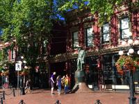 Gassy Jack in seinem Gastown, Vancouver &ndash; &copy; Elisabeth Fox-Maerki (Eberhardt TRAVEL)