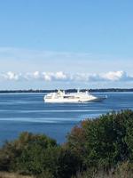 MS Hamburg vor Kingston &ndash; &copy; Peter Wagner (Eberhardt TRAVEL)