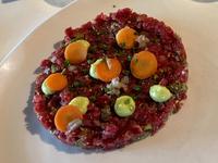 ein Beefsteak Tartar mal ganz anders &ndash; &copy; Elisabeth Fox-Maerki (Eberhardt TRAVEL)