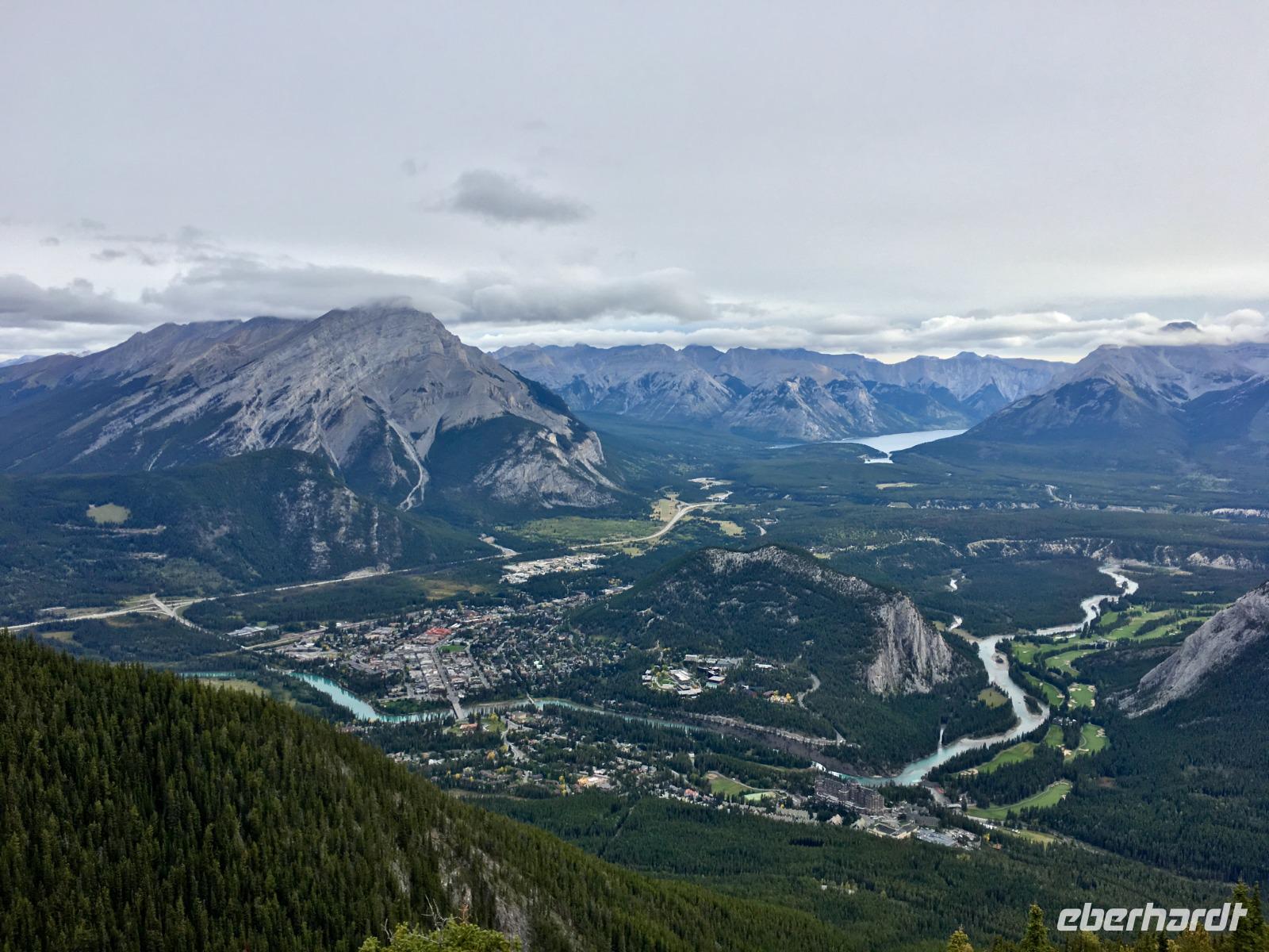 Banff von oben &ndash; &copy; Elisabeth Fox-Maerki (Eberhardt TRAVEL)