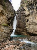 3. Wasserfall in Johnston Canyon &ndash; &copy; Elisabeth Fox-Maerki (Eberhardt TRAVEL)