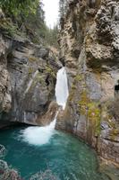 298 Johnston Canyon Lower Falls &ndash; &copy; Stefanie Schneider (Eberhardt TRAVEL)