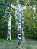 Totempfähle im Stanley Park &ndash; &copy; Ralf Mehnert (Eberhardt TRAVEL)