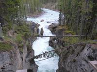 P1020469-Sunwapta Falls &ndash; &copy; Linda Hartge (Eberhardt TRAVEL)