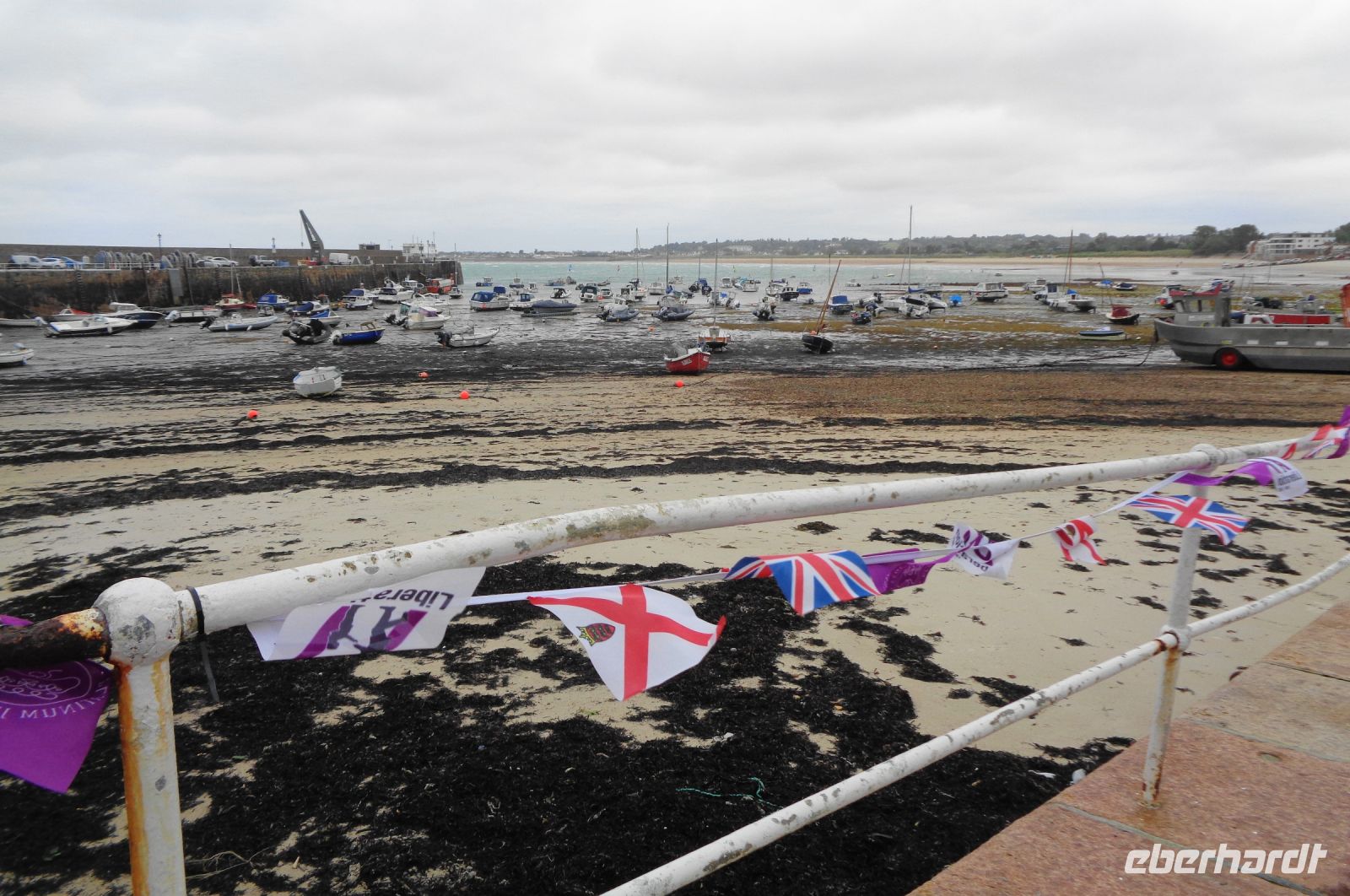 Jersey - Gorey Hafen bei Ebbe  &ndash; &copy; Martina Häselbarth (Eberhardt TRAVEL)