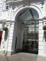 St. Helier - Kingstreet &ndash; &copy; Hartwig Köllner (Eberhardt TRAVEL)